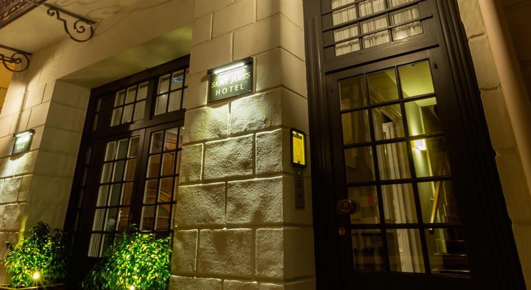 Hotel Saint James, hôtel 3 étoiles à Trouville sur Mer, hôtel de charme en bord de mer dans le Calvados, hotel avec salon bar proche de Deauville, Cabourg, Honfleur sur la côte fleurie en Normandie