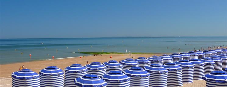 Cabourg proche de l'Hotel Saint James, hôtel 3 étoiles à Trouville sur Mer, hôtel de charme en bord de mer dans le Calvados, hotel avec salon bar proche de Deauville, Cabourg, Honfleur sur la côte fleurie en Normandie