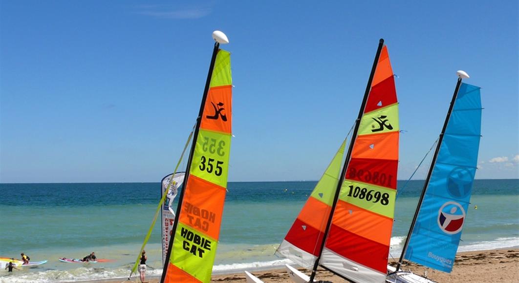 Sports nautiques - Hotel Saint James, hôtel 3 étoiles à Trouville sur Mer, hôtel de charme en bord de mer dans le Calvados, hotel avec salon bar proche de Deauville, Cabourg, Honfleur sur la côte fleurie en Normandie