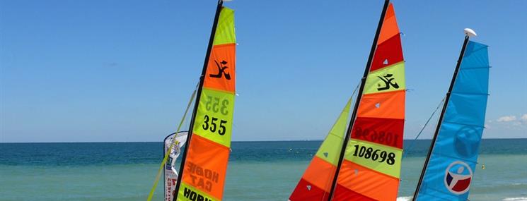 Sports nautiques - Hotel Saint James, hôtel 3 étoiles à Trouville sur Mer, hôtel de charme en bord de mer dans le Calvados, hotel avec salon bar proche de Deauville, Cabourg, Honfleur sur la côte fleurie en Normandie