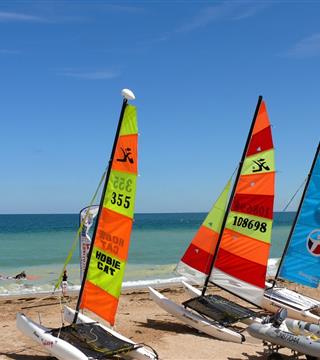 Sports nautiques - Hotel Saint James, hôtel 3 étoiles à Trouville sur Mer, hôtel de charme en bord de mer dans le Calvados, hotel avec salon bar proche de Deauville, Cabourg, Honfleur sur la côte fleurie en Normandie