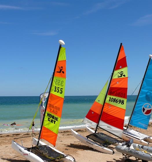 Sports nautiques - Hotel Saint James, hôtel 3 étoiles à Trouville sur Mer, hôtel de charme en bord de mer dans le Calvados, hotel avec salon bar proche de Deauville, Cabourg, Honfleur sur la côte fleurie en Normandie