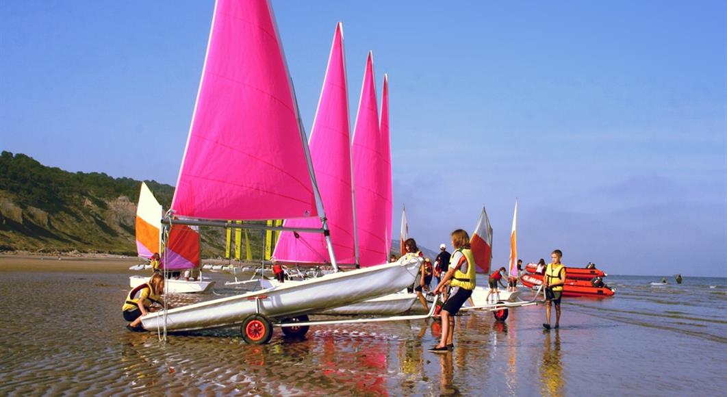Sports nautiques - Hotel Saint James, hôtel 3 étoiles à Trouville sur Mer, hôtel de charme en bord de mer dans le Calvados, hotel avec salon bar proche de Deauville, Cabourg, Honfleur sur la côte fleurie en Normandie
