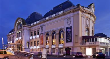 Casino Barrière Trouville sur Mer proche de l'Hotel Saint James, hôtel 3 étoiles à Trouville sur Mer, hôtel de charme en bord de mer dans le Calvados, hotel avec salon bar proche de Deauville, Cabourg, Honfleur sur la côte fleurie en Normandie