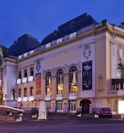 Casino Barrière Trouville sur Mer proche de l'Hotel Saint James, hôtel 3 étoiles à Trouville sur Mer, hôtel de charme en bord de mer dans le Calvados, hotel avec salon bar proche de Deauville, Cabourg, Honfleur sur la côte fleurie en Normandie
