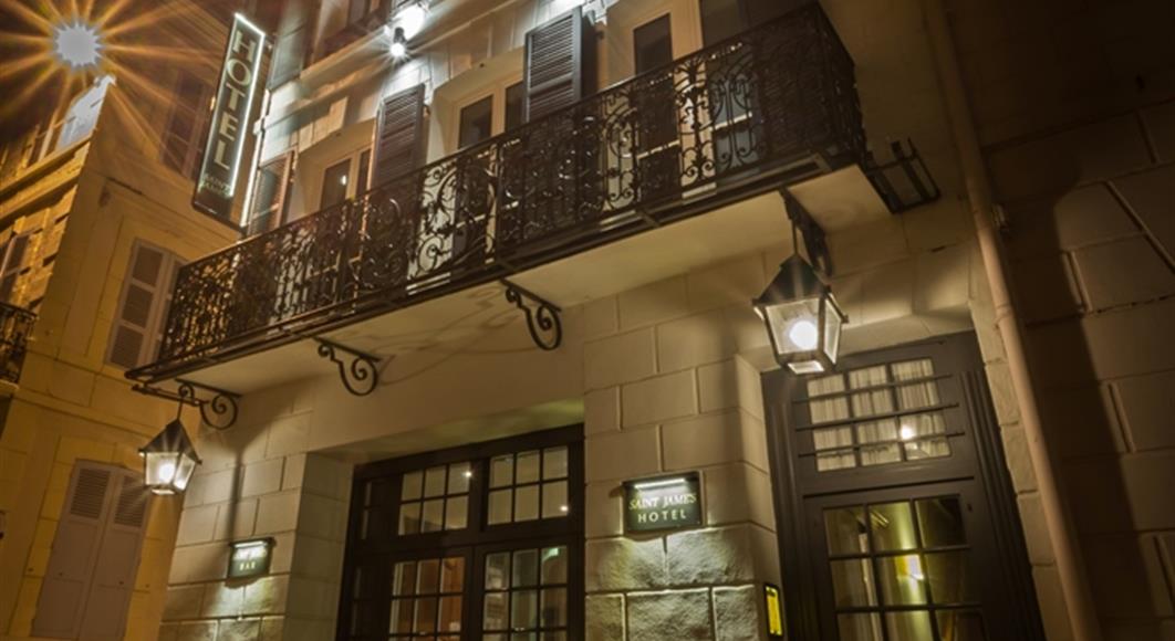 Hotel Saint James, hôtel 3 étoiles à Trouville sur Mer, hôtel de charme en bord de mer dans le Calvados, hotel avec salon bar proche de Deauville, Cabourg, Honfleur sur la côte fleurie en Normandie