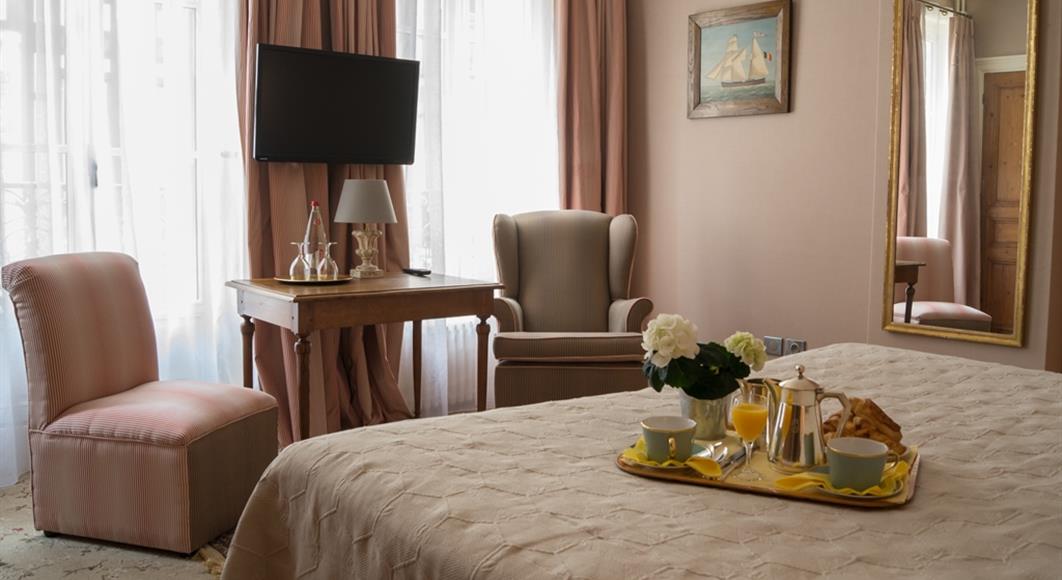 Hotel Saint James, hôtel 3 étoiles à Trouville sur Mer, hôtel de charme en bord de mer dans le Calvados, hotel avec salon bar proche de Deauville, Cabourg, Honfleur sur la côte fleurie en Normandie