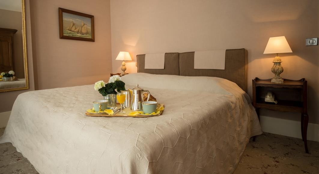 Hotel Saint James, hôtel 3 étoiles à Trouville sur Mer, hôtel de charme en bord de mer dans le Calvados, hotel avec salon bar proche de Deauville, Cabourg, Honfleur sur la côte fleurie en Normandie