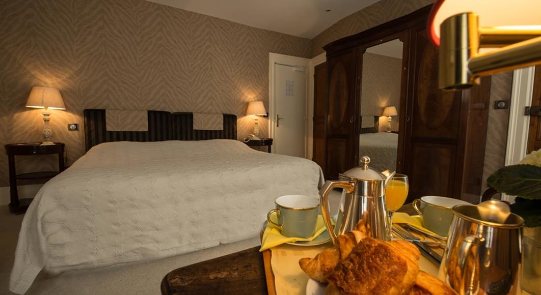 Hotel Saint James, hôtel 3 étoiles à Trouville sur Mer, hôtel de charme en bord de mer dans le Calvados, hotel avec salon bar proche de Deauville, Cabourg, Honfleur sur la côte fleurie en Normandie