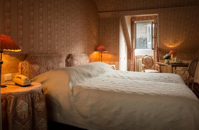 Hotel Saint James, hôtel 3 étoiles à Trouville sur Mer, hôtel de charme en bord de mer dans le Calvados, hotel avec salon bar proche de Deauville, Cabourg, Honfleur sur la côte fleurie en Normandie