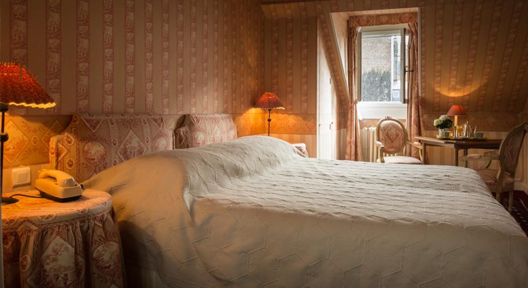 Hotel Saint James, hôtel 3 étoiles à Trouville sur Mer, hôtel de charme en bord de mer dans le Calvados, hotel avec salon bar proche de Deauville, Cabourg, Honfleur sur la côte fleurie en Normandie