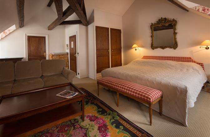 Hotel Saint James, hôtel 3 étoiles à Trouville sur Mer, hôtel de charme en bord de mer dans le Calvados, hotel avec salon bar proche de Deauville, Cabourg, Honfleur sur la côte fleurie en Normandie