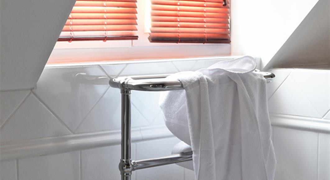 Suite Privilège à l'Hotel Saint James, hôtel 3 étoiles à Trouville sur Mer, hôtel de charme en bord de mer dans le Calvados, hotel avec salon bar proche de Deauville, Cabourg, Honfleur sur la côte fleurie en Normandie