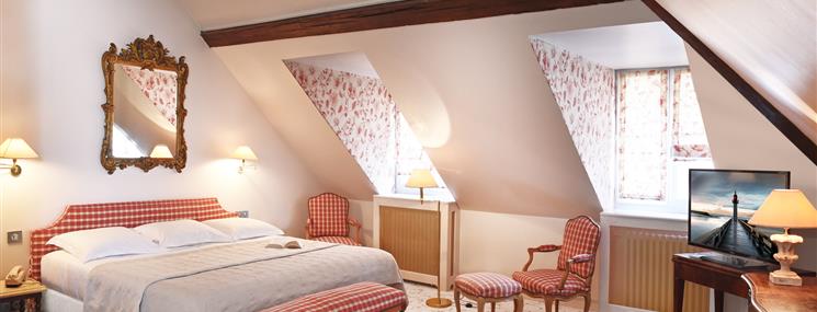 Suite Privilège à l'Hotel Saint James, hôtel 3 étoiles à Trouville sur Mer, hôtel de charme en bord de mer dans le Calvados, hotel avec salon bar proche de Deauville, Cabourg, Honfleur sur la côte fleurie en Normandie