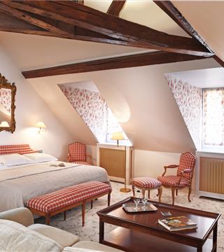 Suite Privilège à l'Hotel Saint James, hôtel 3 étoiles à Trouville sur Mer, hôtel de charme en bord de mer dans le Calvados, hotel avec salon bar proche de Deauville, Cabourg, Honfleur sur la côte fleurie en Normandie