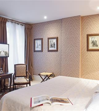 Chambre Elégante à l'Hotel Saint James, hôtel 3 étoiles à Trouville sur Mer, hôtel de charme en bord de mer dans le Calvados, hotel avec salon bar proche de Deauville, Cabourg, Honfleur sur la côte fleurie en Normandie