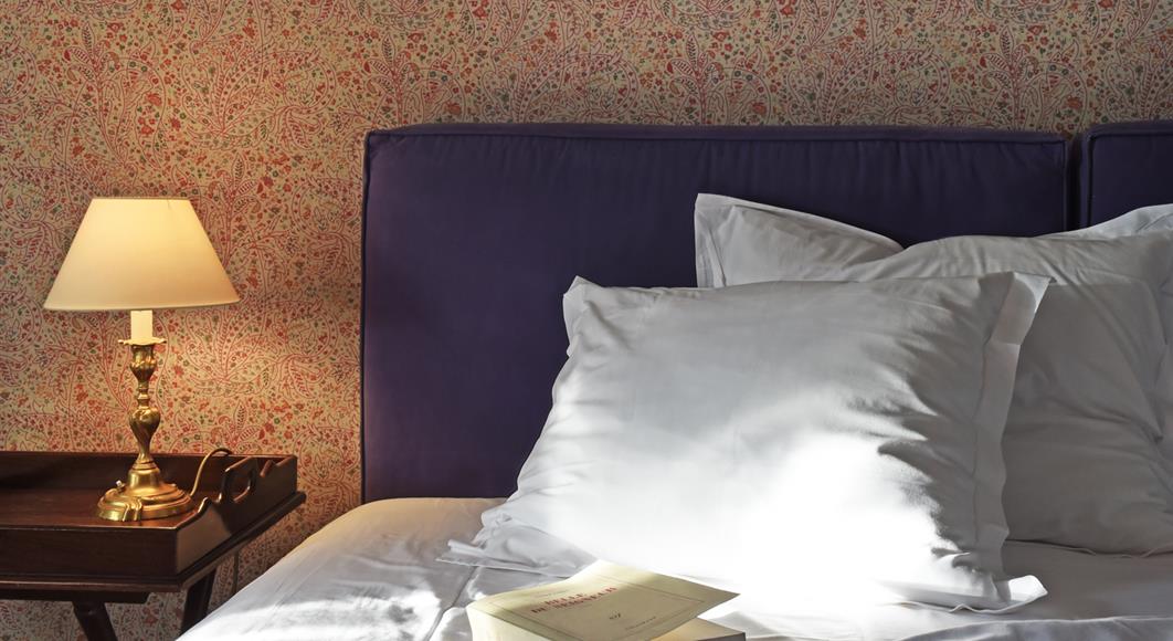 Chambre Elégante à l'Hotel Saint James, hôtel 3 étoiles à Trouville sur Mer, hôtel de charme en bord de mer dans le Calvados, hotel avec salon bar proche de Deauville, Cabourg, Honfleur sur la côte fleurie en Normandie