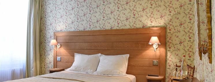 Chambre Charme à l'Hotel Saint James, hôtel 3 étoiles à Trouville sur Mer, hôtel de charme en bord de mer dans le Calvados, hotel avec salon bar proche de Deauville, Cabourg, Honfleur sur la côte fleurie en Normandie