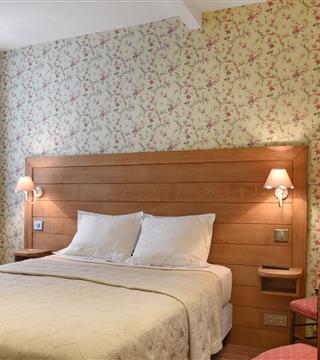 Chambre Charme à l'Hotel Saint James, hôtel 3 étoiles à Trouville sur Mer, hôtel de charme en bord de mer dans le Calvados, hotel avec salon bar proche de Deauville, Cabourg, Honfleur sur la côte fleurie en Normandie