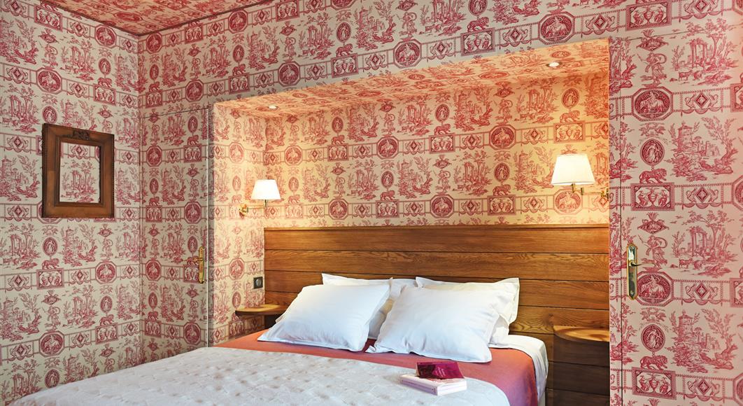 Chambre Charme à l'Hotel Saint James, hôtel 3 étoiles à Trouville sur Mer, hôtel de charme en bord de mer dans le Calvados, hotel avec salon bar proche de Deauville, Cabourg, Honfleur sur la côte fleurie en Normandie