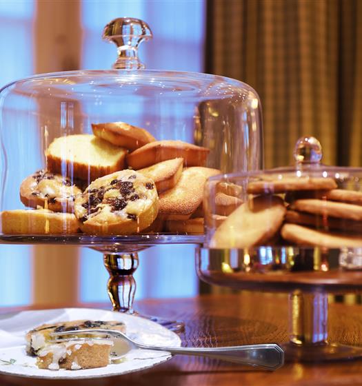 Hôtel Saint James, teatime, picnic, hôtel 3 étoiles à Trouville sur Mer, hôtel de charme en bord de mer dans le Calvados, hotel avec salon bar proche de Deauville, Cabourg, Honfleur sur la côte fleurie en Normandie