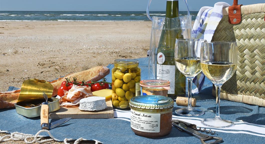 Hôtel Saint James, teatime, picnic, hôtel 3 étoiles à Trouville sur Mer, hôtel de charme en bord de mer dans le Calvados, hotel avec salon bar proche de Deauville, Cabourg, Honfleur sur la côte fleurie en Normandie