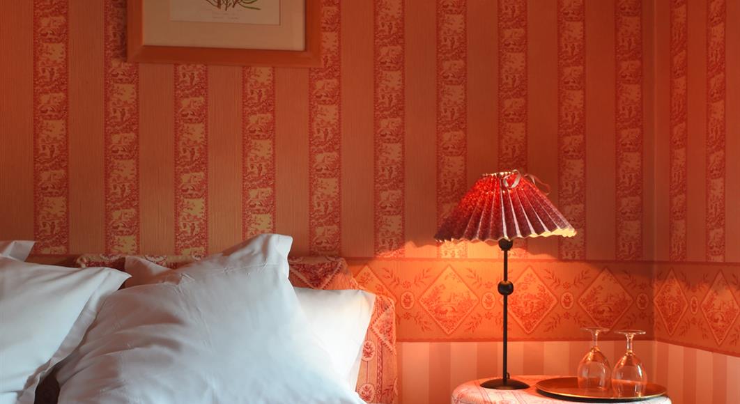 Chambre Elégante à l'Hotel Saint James, hôtel 3 étoiles à Trouville sur Mer, hôtel de charme en bord de mer dans le Calvados, hotel avec salon bar proche de Deauville, Cabourg, Honfleur sur la côte fleurie en Normandie